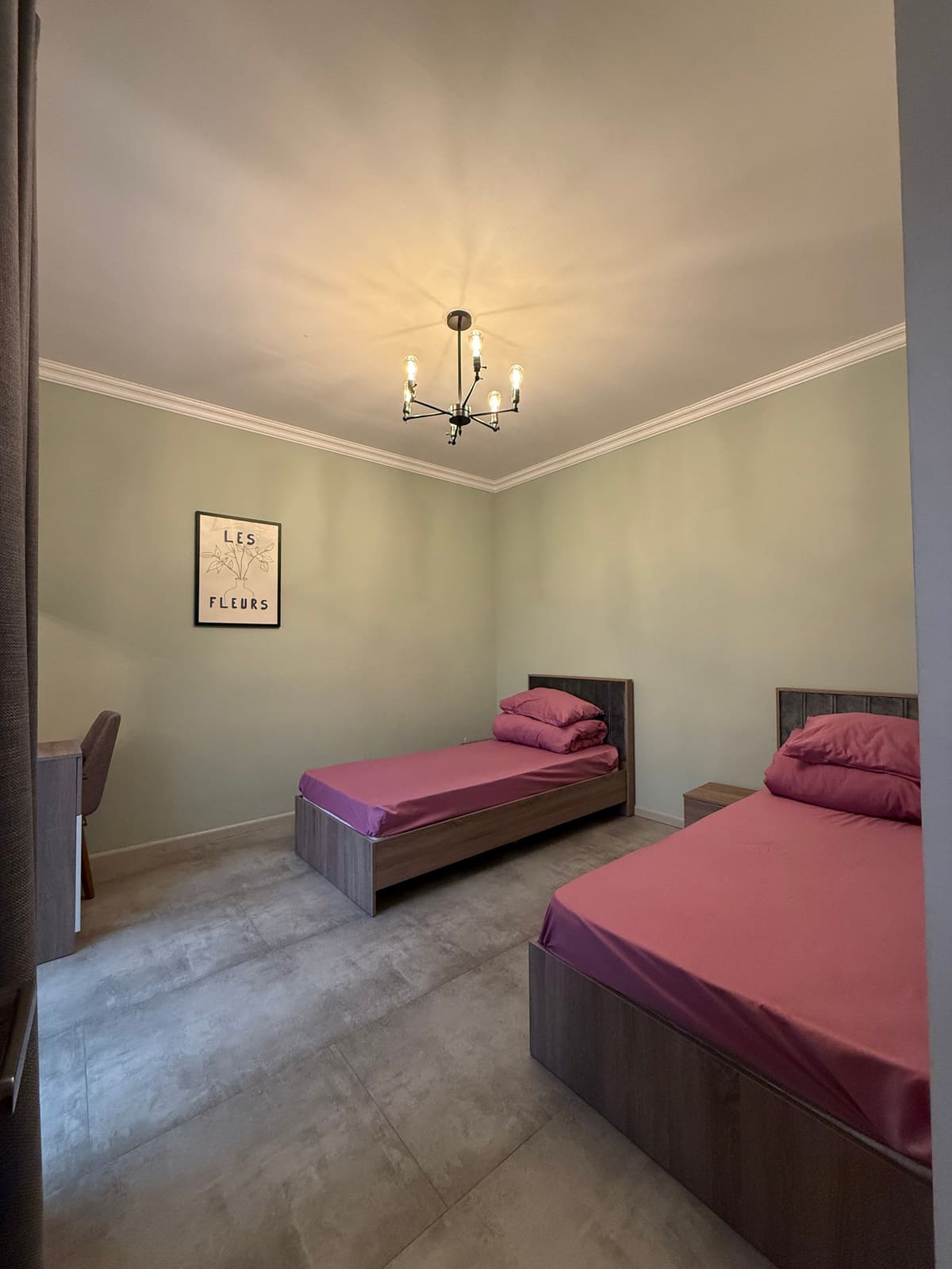 Bedroom with two single beds